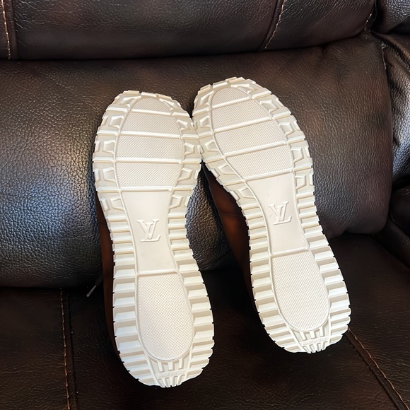 Louis Vuitton runaway logo monogram leather sneakers NEW - Picture 8 of 8